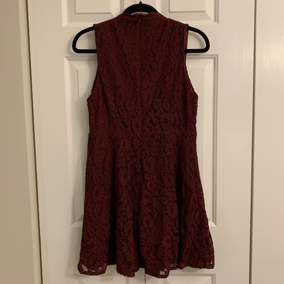 NWOT Forever21 Lace Fit and Flare Dress - Picture 4 of 5